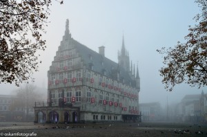 architectuurfotografie gouda in de mist      